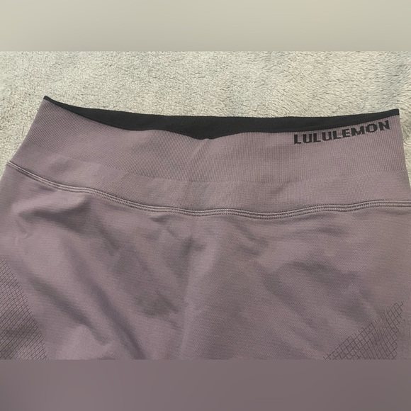 LULULEMON! Purple leggings in pristine condition! - Picture 4 of 6